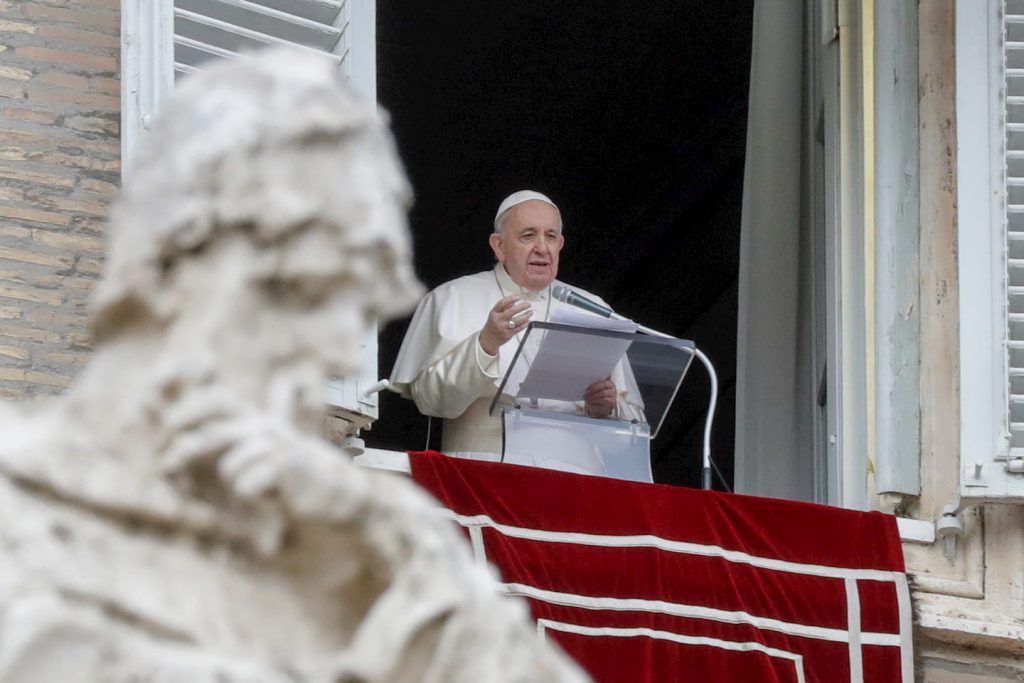Pope says women can read at Mass, but still can’t be